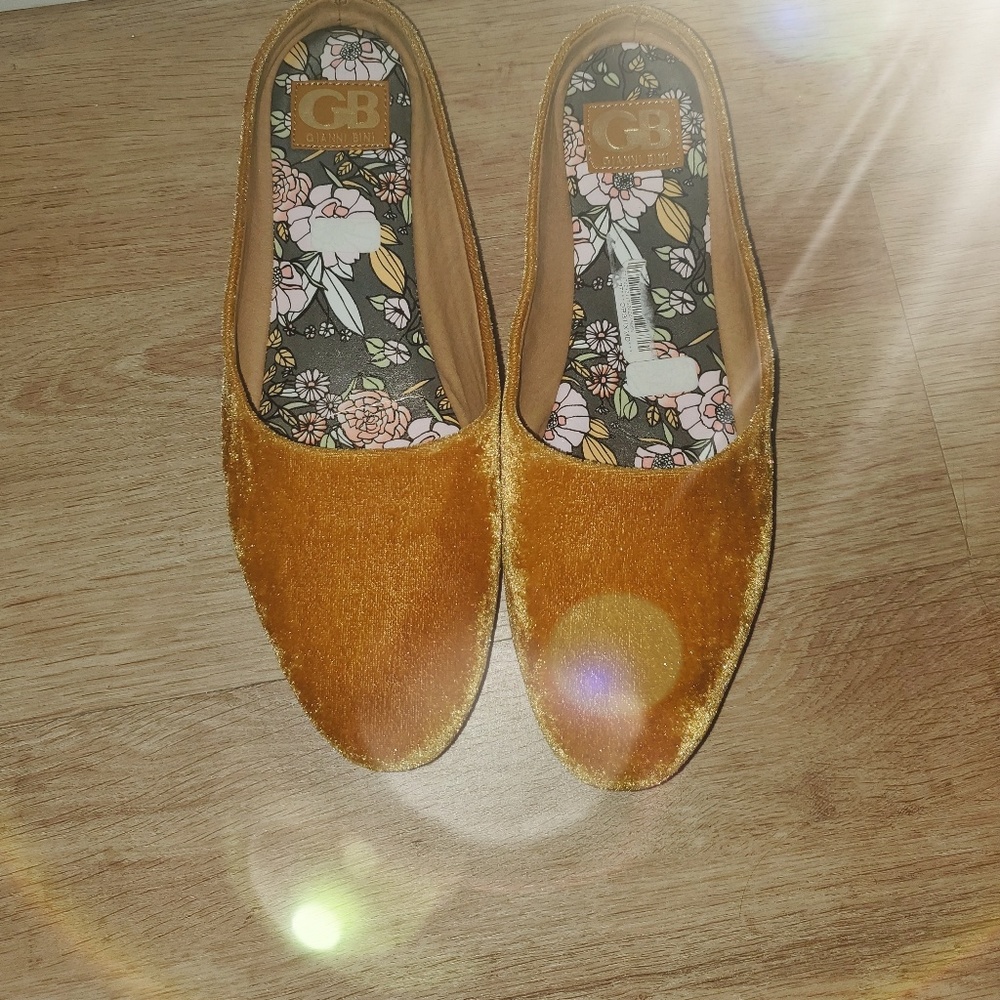 New Vintage Gianni Bini Flats